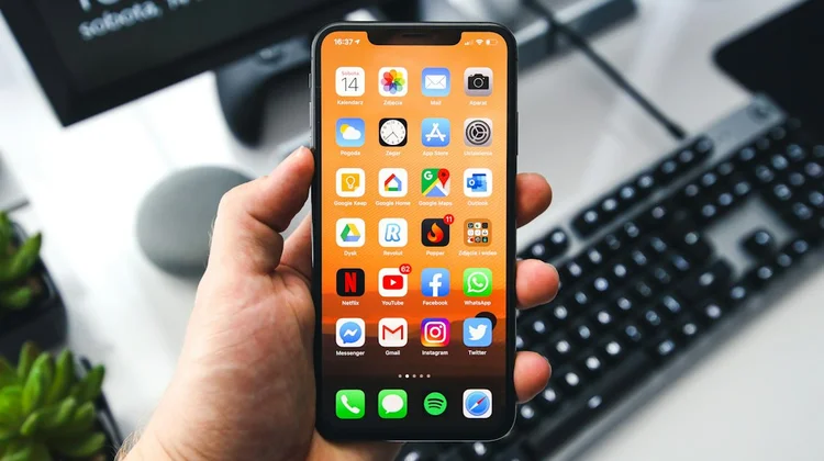 iPhone 单手键盘怎么开启？iOS 键盘悬浮与缩小设置全教程